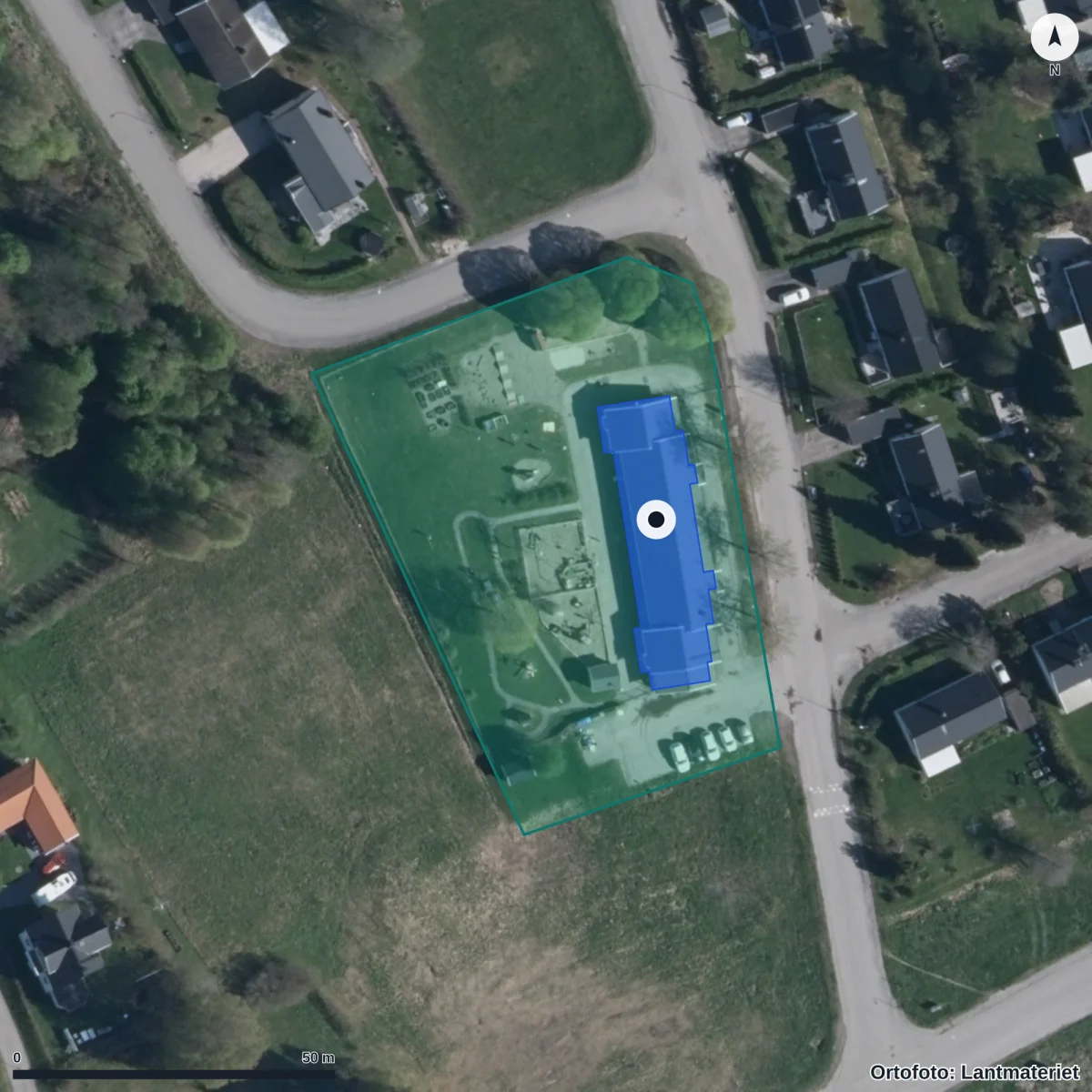 Flygbild över Ängoms Förskola, ortofoto från Lantmäteriet