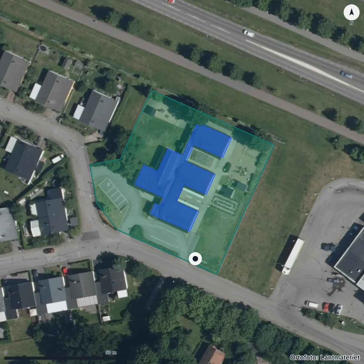 Flygbild över Lagerlunda Förskola, ortofoto från Lantmäteriet