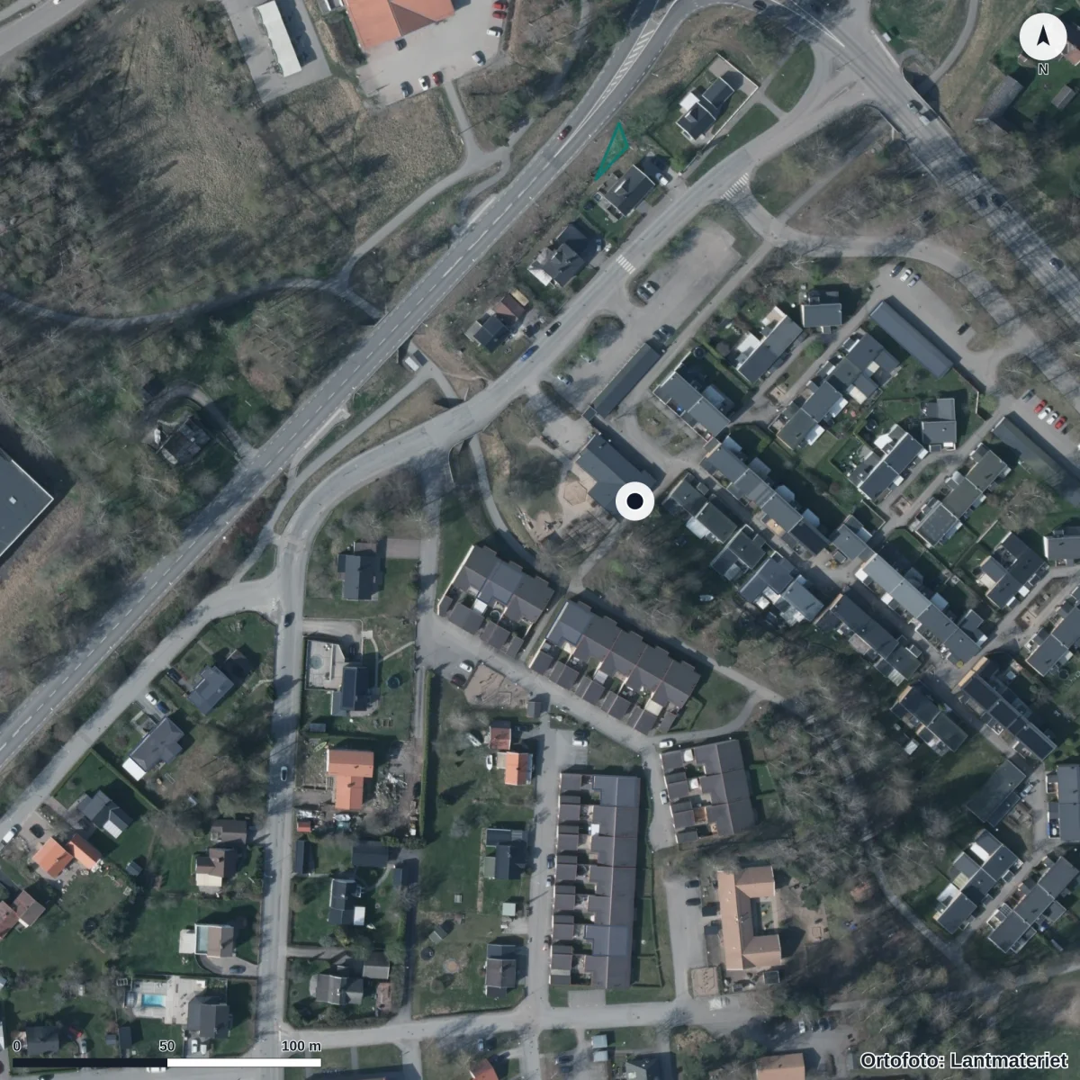 Flygbild över Solgläntans Förskola, ortofoto från Lantmäteriet