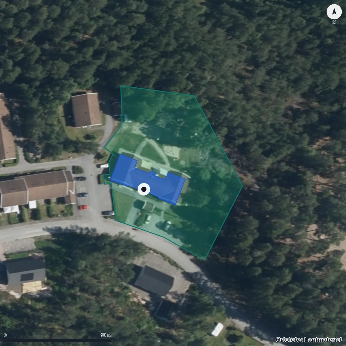 Flygbild över Ålberga Förskola, ortofoto från Lantmäteriet