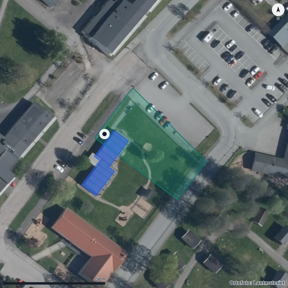 Flygbild över Gisle Förskola, ortofoto från Lantmäteriet