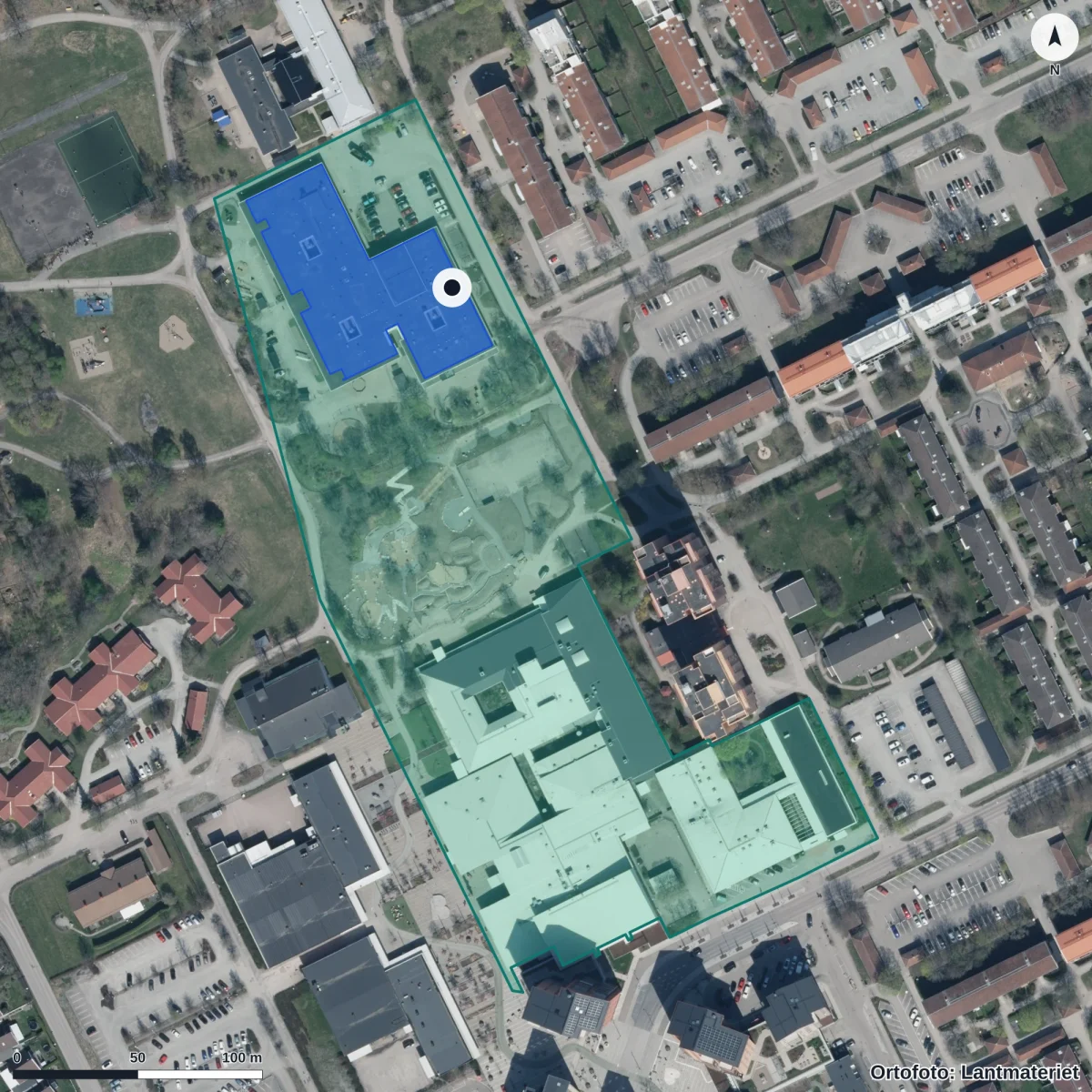 Flygbild över Hällby Förskola, ortofoto från Lantmäteriet