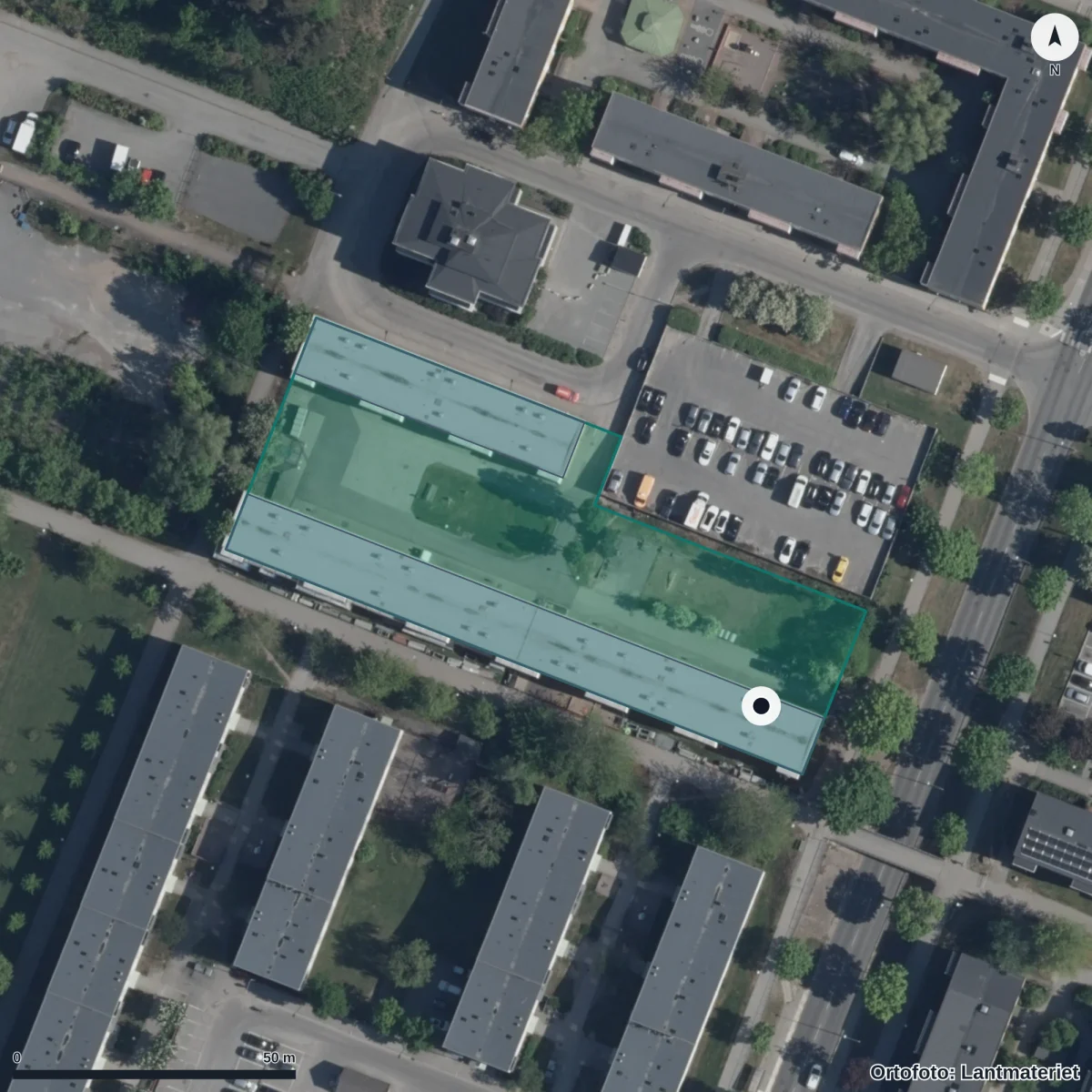 Flygbild över Kardemumma Förskola, Bredbyplan, ortofoto från Lantmäteriet