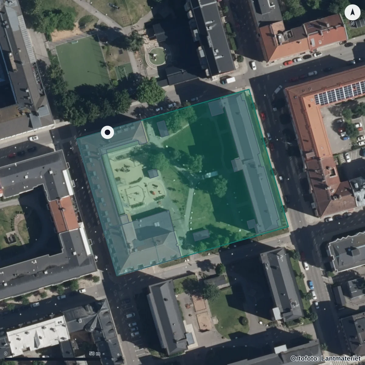 Flygbild över Hattens Förskola, ortofoto från Lantmäteriet