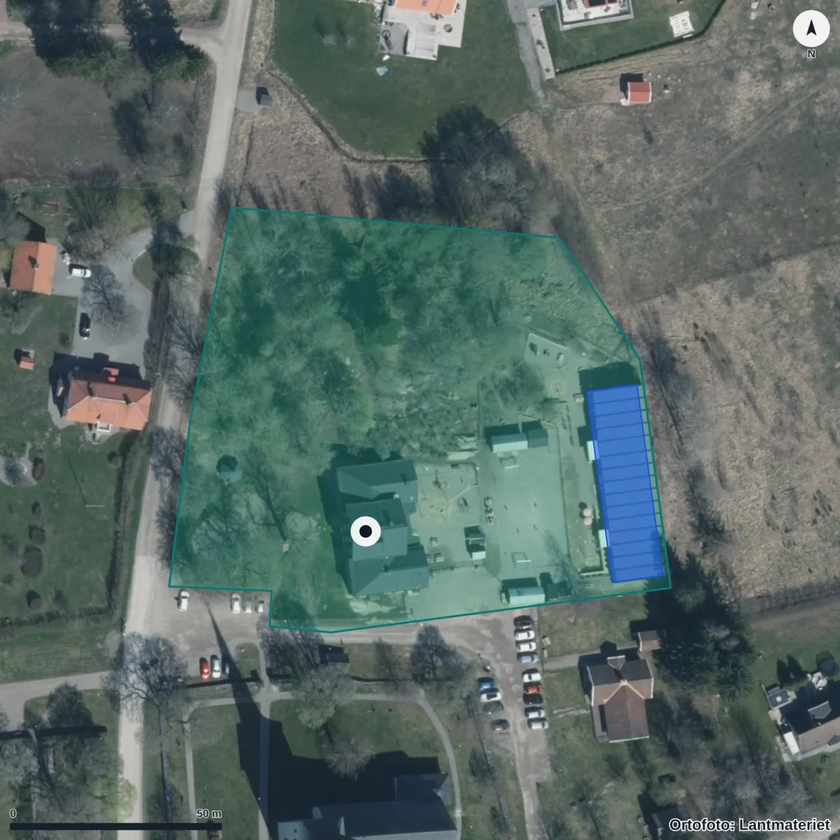 Flygbild över Romfartuna Förskola, ortofoto från Lantmäteriet