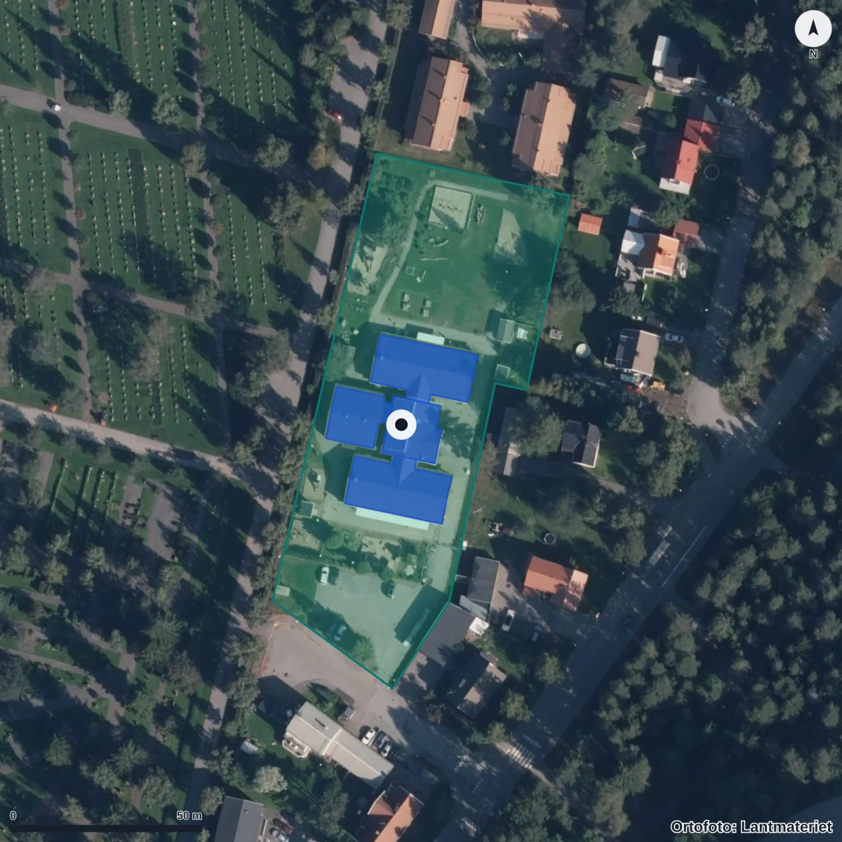 Flygbild över Förskolan Sandbacken, ortofoto från Lantmäteriet