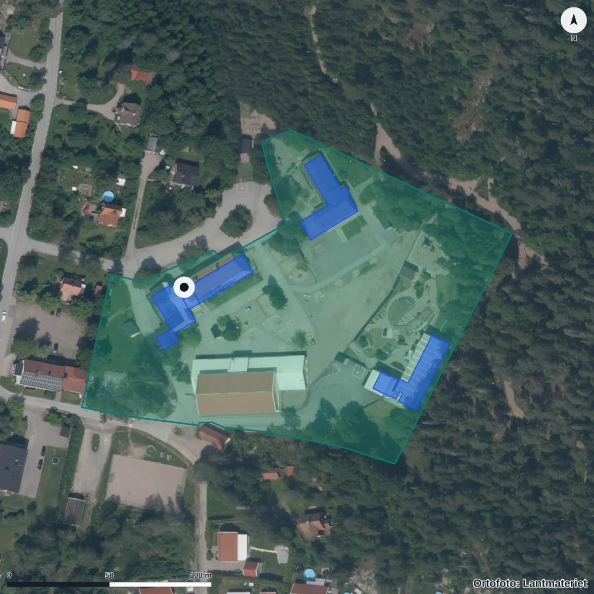 Flygbild över Järlåsa Förskola, ortofoto från Lantmäteriet