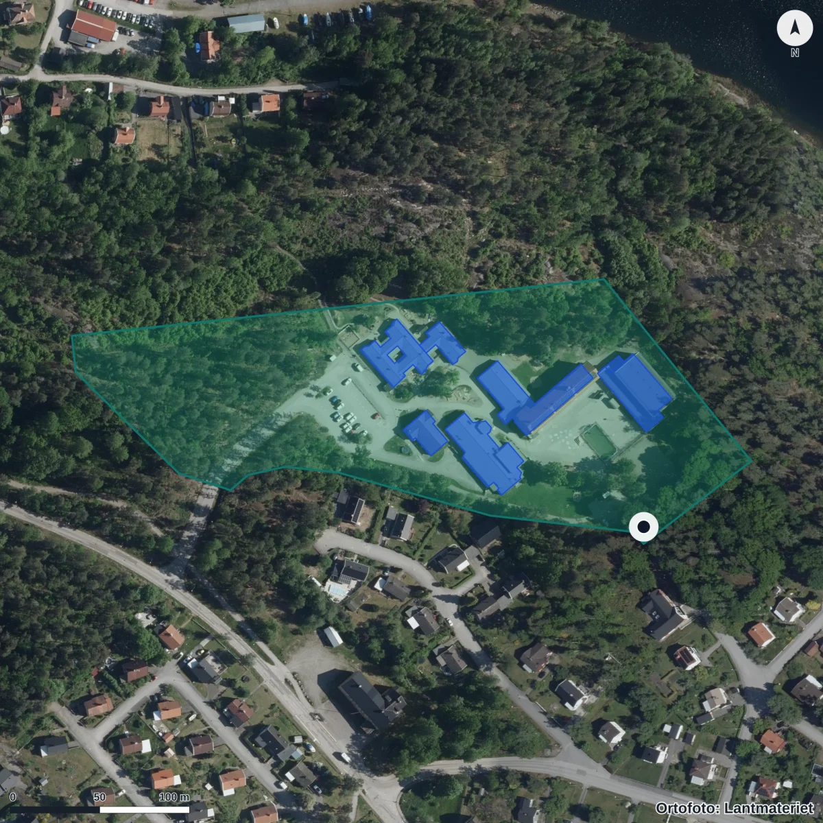 Flygbild över Förskolan Gunnebo, ortofoto från Lantmäteriet
