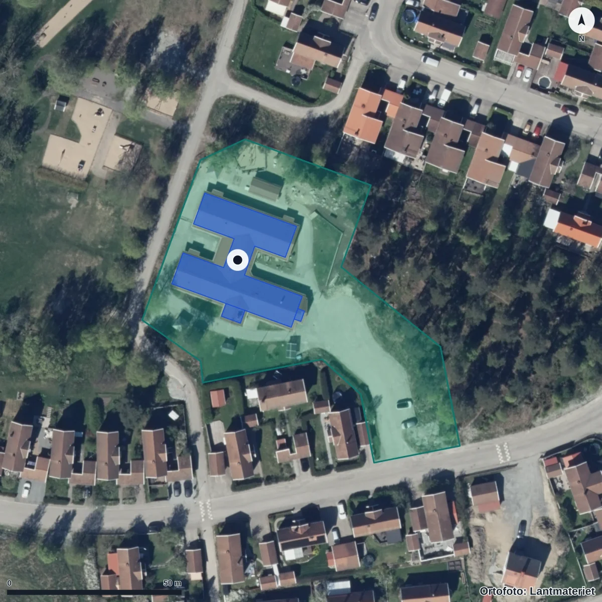 Flygbild över Håstaby Förskola, ortofoto från Lantmäteriet