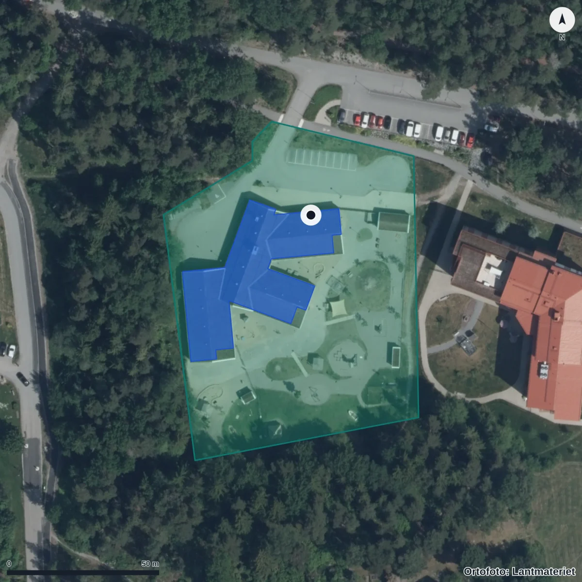Flygbild över Kristallens Förskola, ortofoto från Lantmäteriet