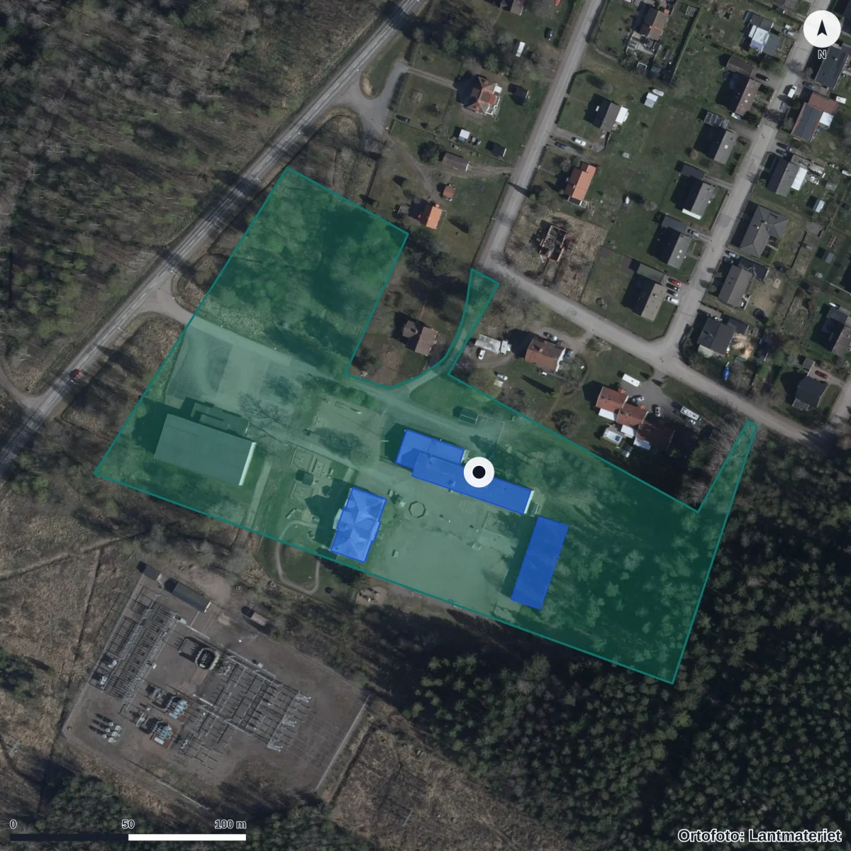 Flygbild över 47. Förskolan Vita Huset, ortofoto från Lantmäteriet