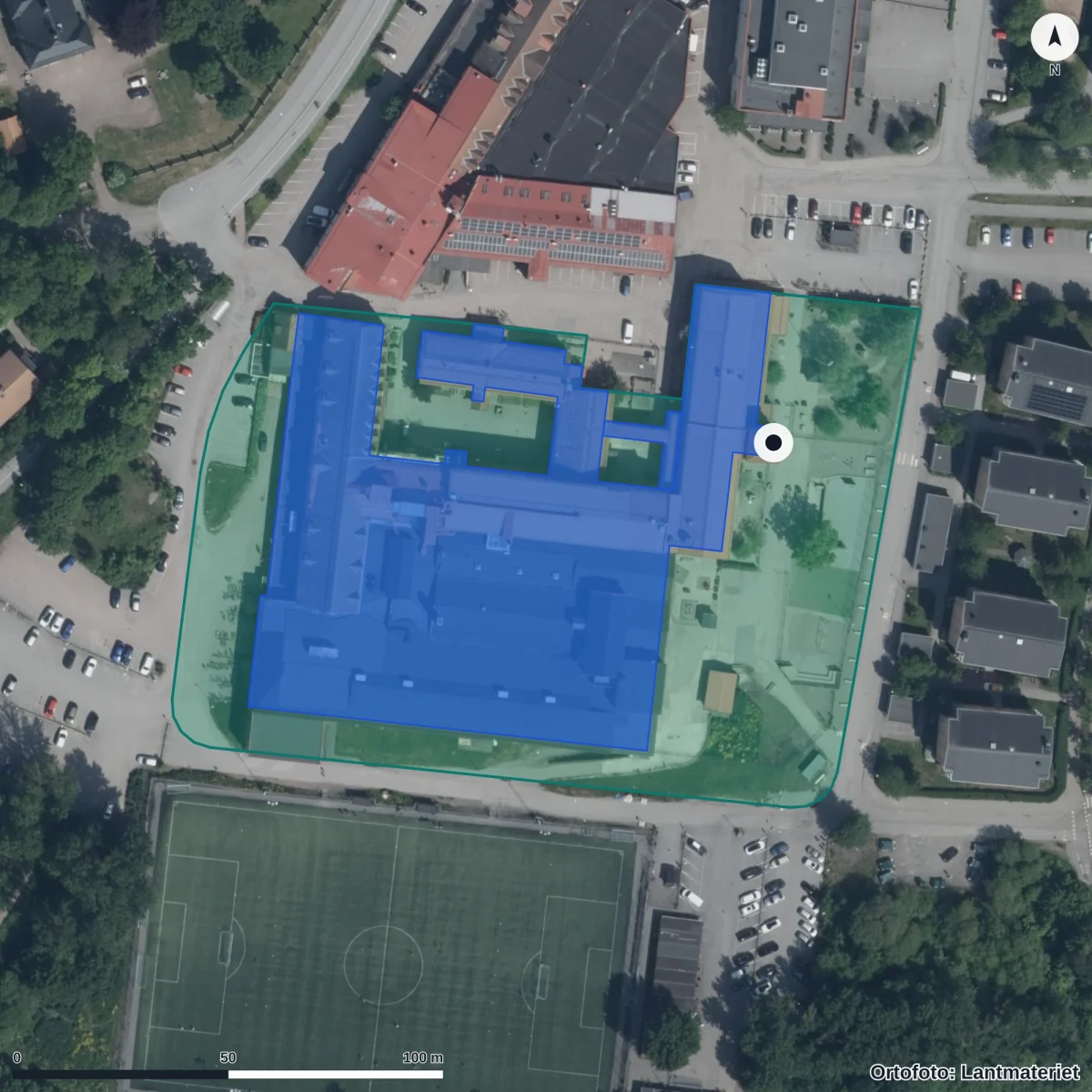 Flygbild över Gluntens Montessoriförskola, ortofoto från Lantmäteriet