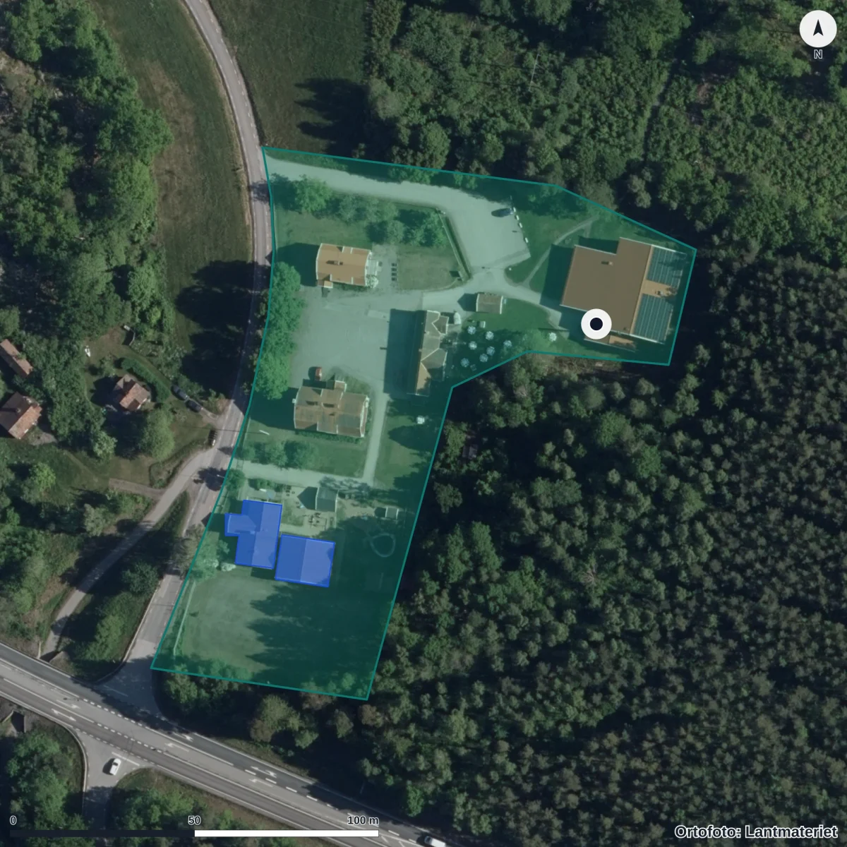 Flygbild över Förskolan Almvik, ortofoto från Lantmäteriet