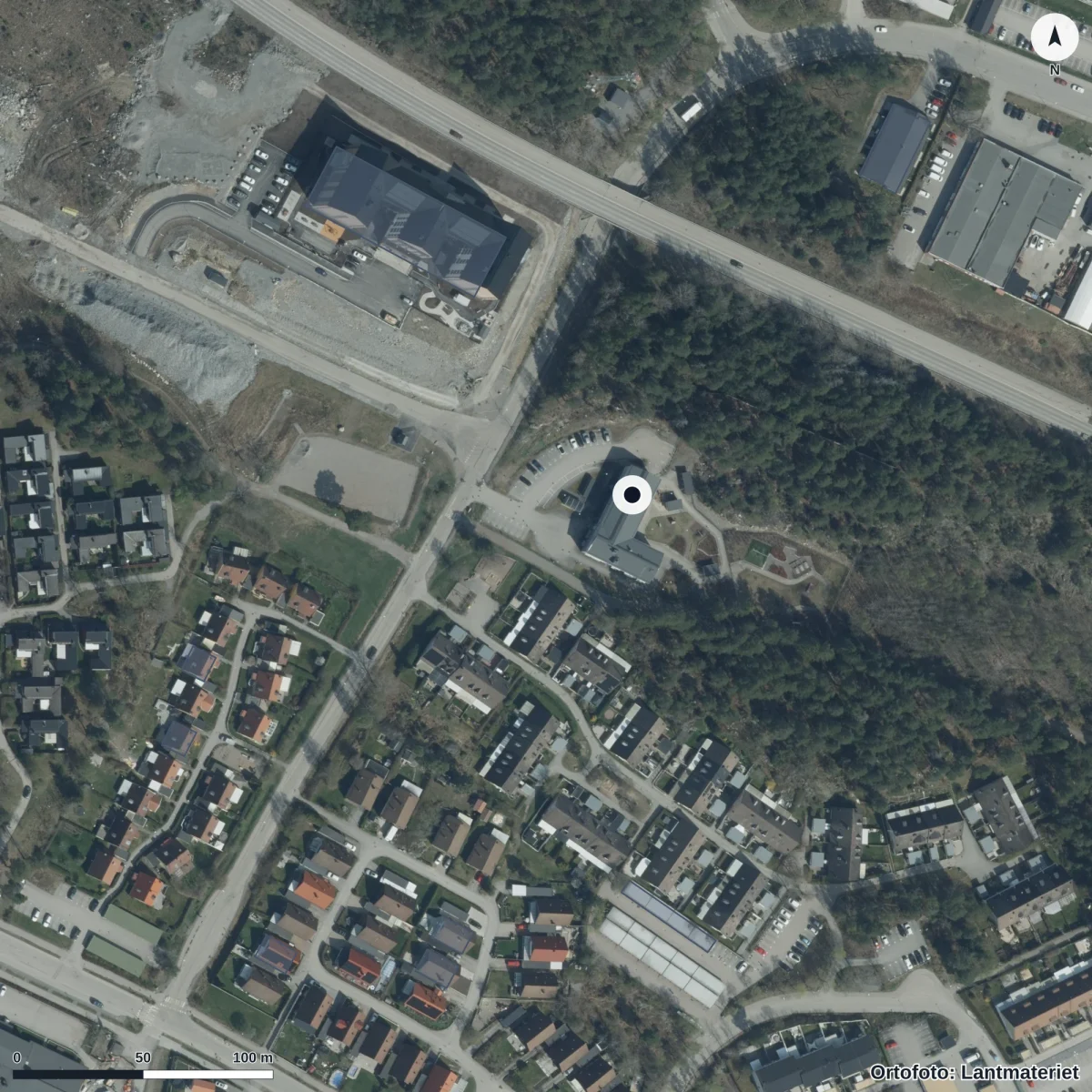 Flygbild över Förskolan Äventyret, ortofoto från Lantmäteriet