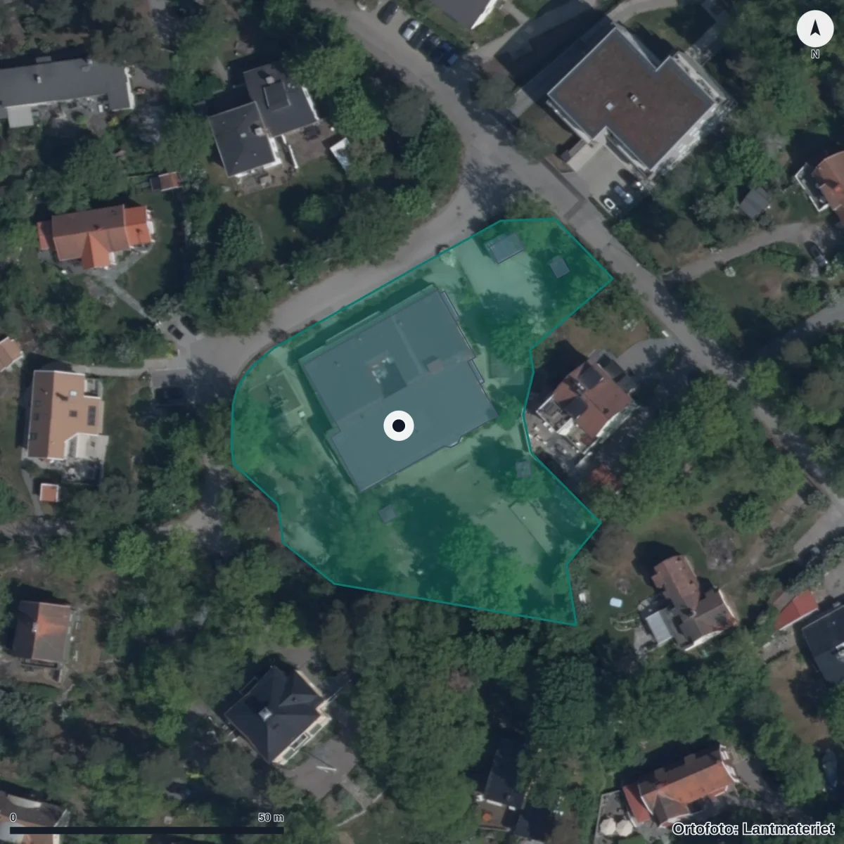 Flygbild över Trappgränds Montessoriförskola, ortofoto från Lantmäteriet