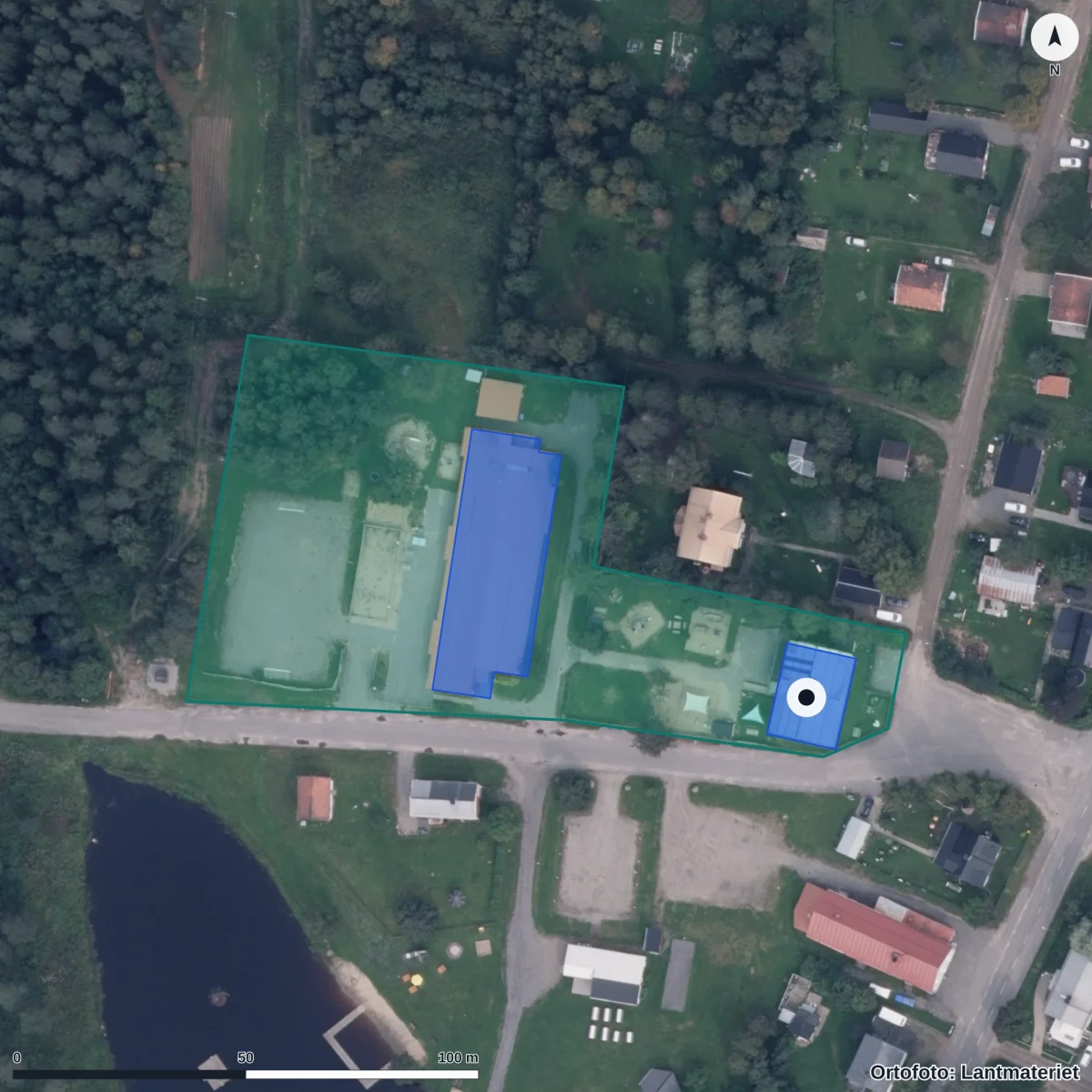 Flygbild över Tvärålunds Förskola, ortofoto från Lantmäteriet