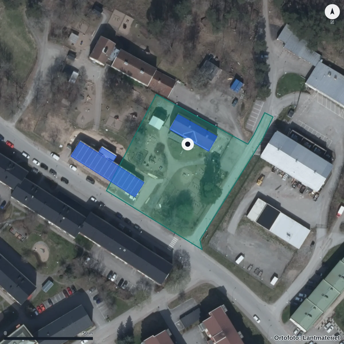 Flygbild över Sandmo Ur O Skur-förskola, ortofoto från Lantmäteriet