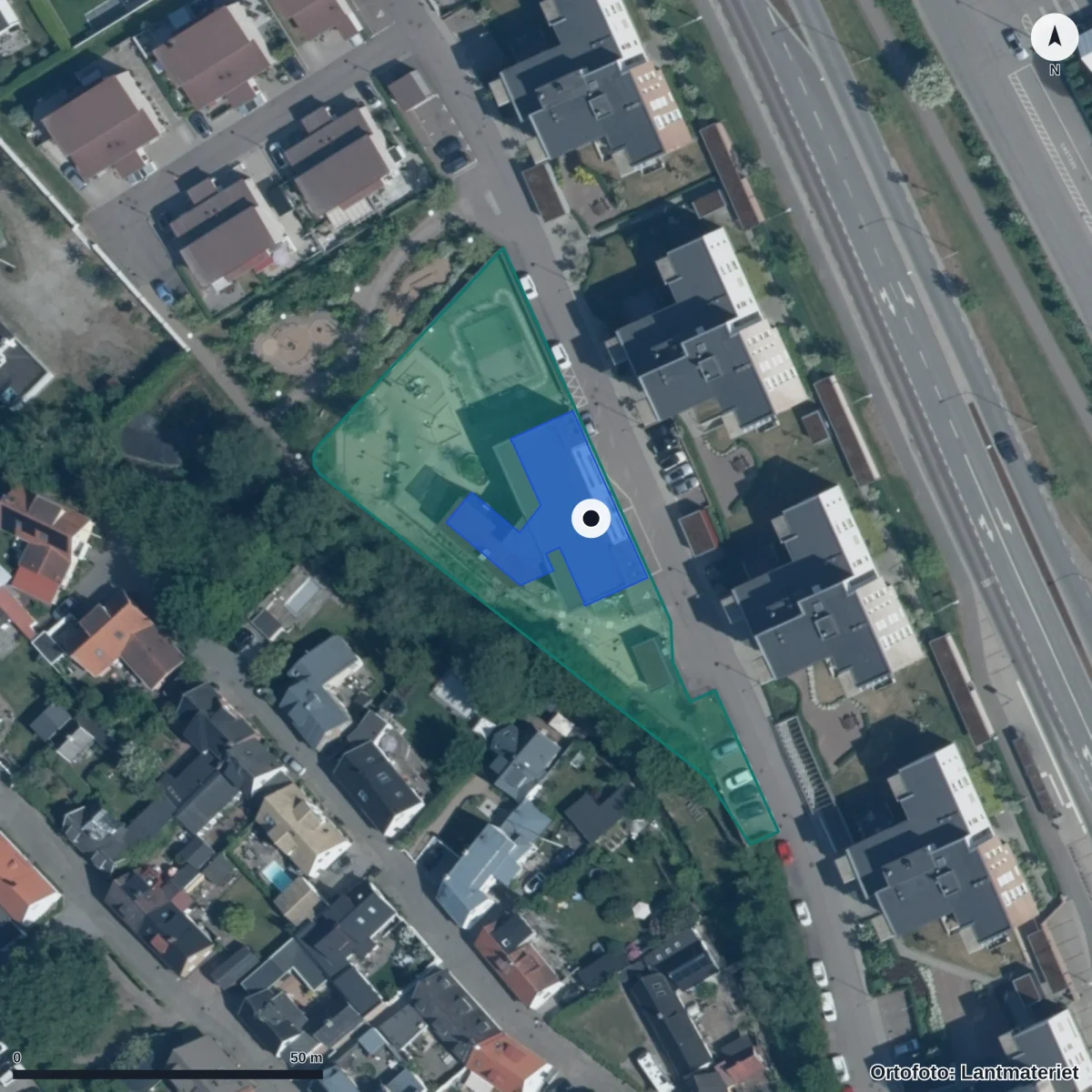 Flygbild över Dibber Råå Montessoriförskola, ortofoto från Lantmäteriet