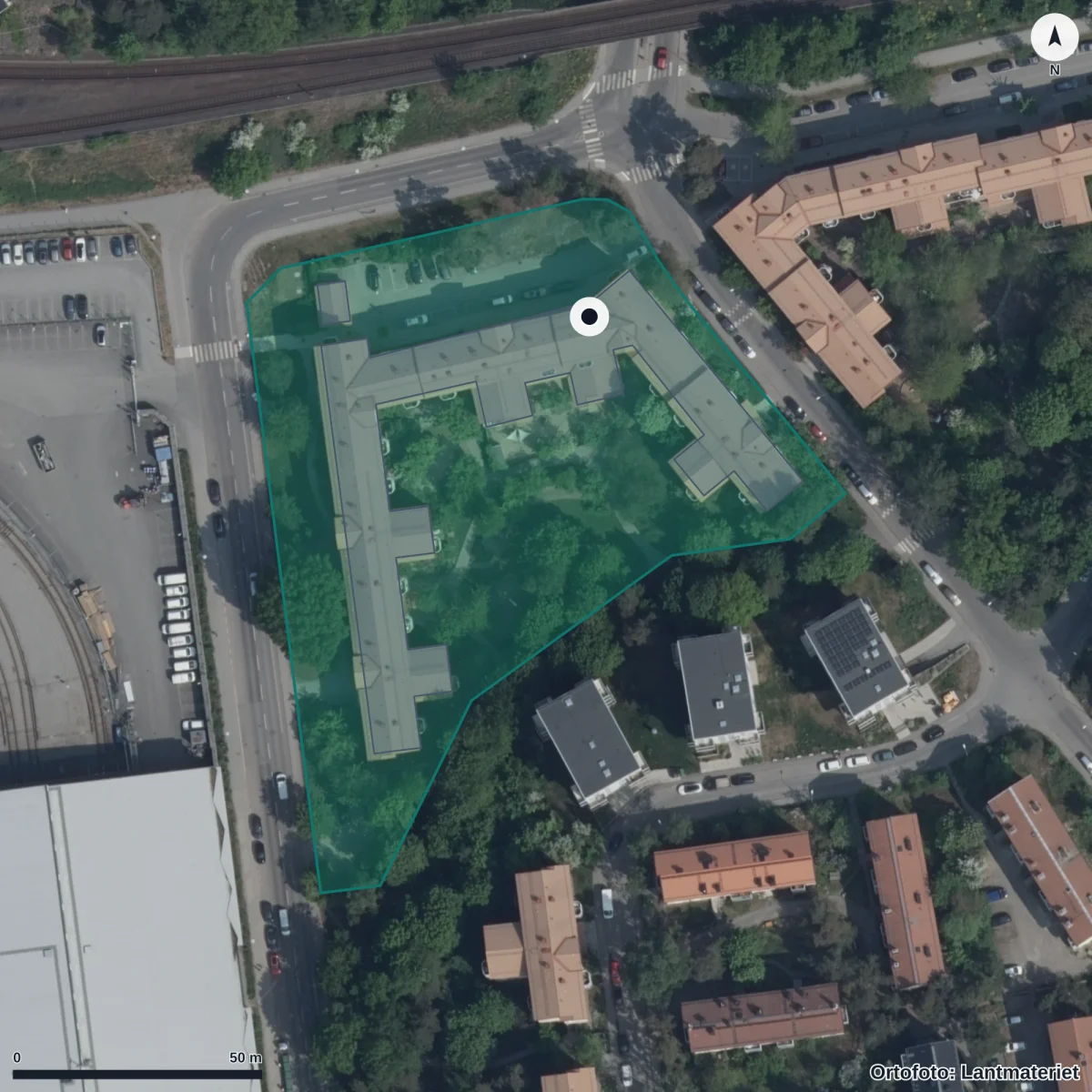 Flygbild över Förskolan Backen, Pysslingen, ortofoto från Lantmäteriet
