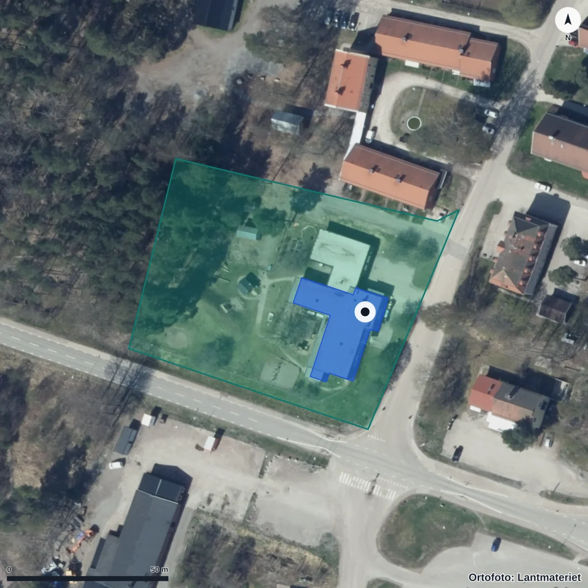 Flygbild över Förskolan Hästhoven, ortofoto från Lantmäteriet