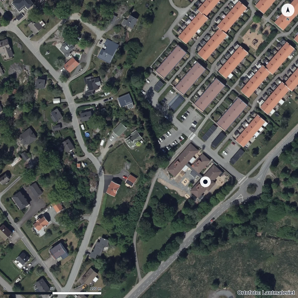 Flygbild över Stommens Förskola, ortofoto från Lantmäteriet