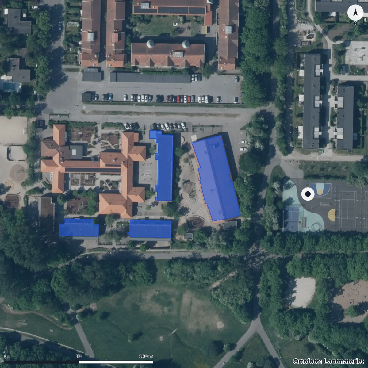 Flygbild över Hallonbackens Förskola, ortofoto från Lantmäteriet