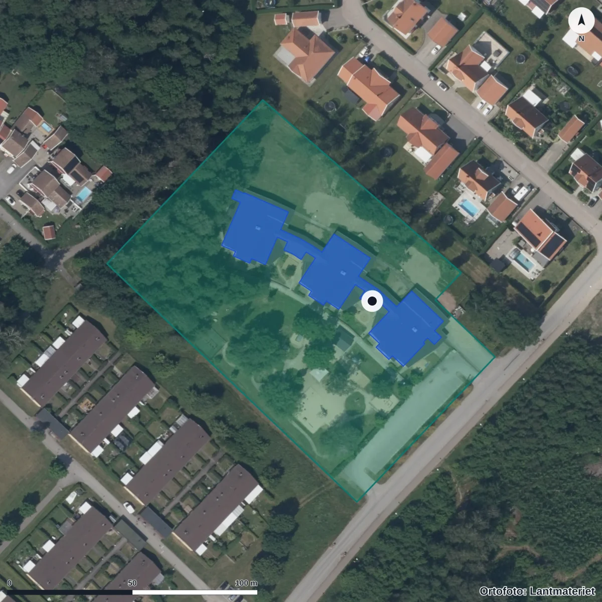 Flygbild över Riddarängens Förskola, ortofoto från Lantmäteriet