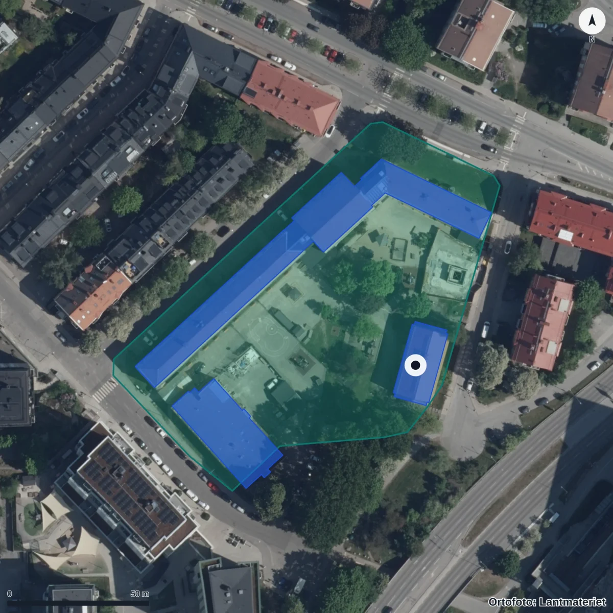 Flygbild över Lyckoklöverns Förskola, ortofoto från Lantmäteriet