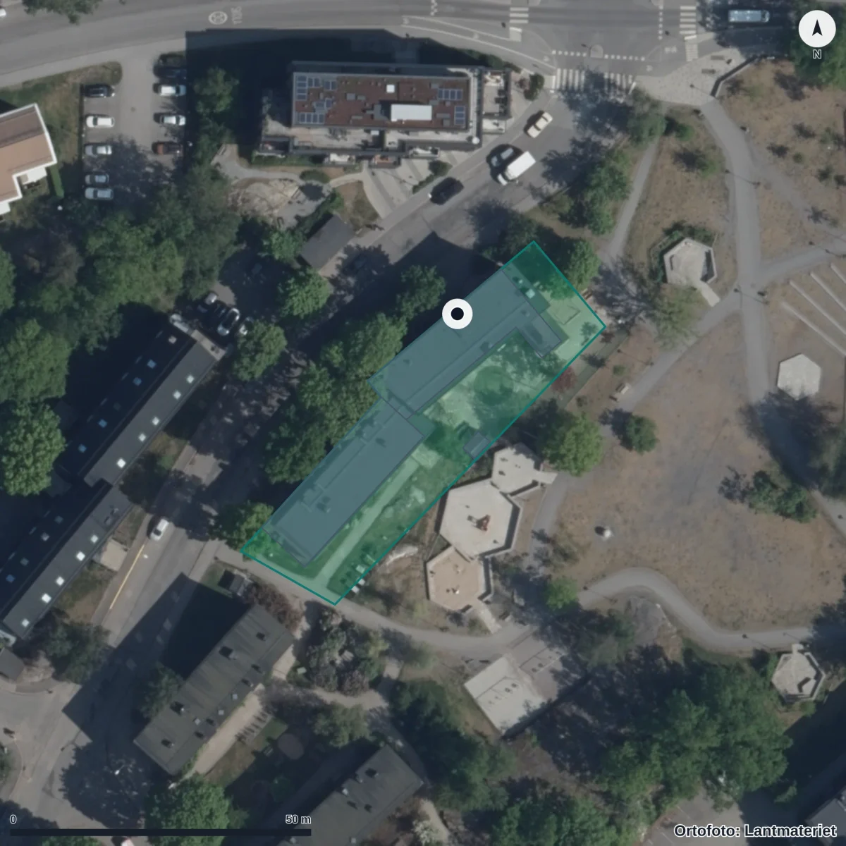 Flygbild över Förskolan Svandammsgården, ortofoto från Lantmäteriet