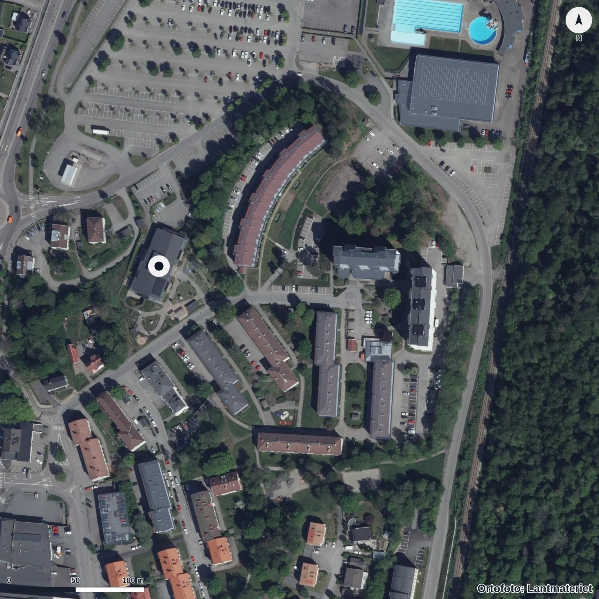 Flygbild över Vildmarkens Förskola, ortofoto från Lantmäteriet