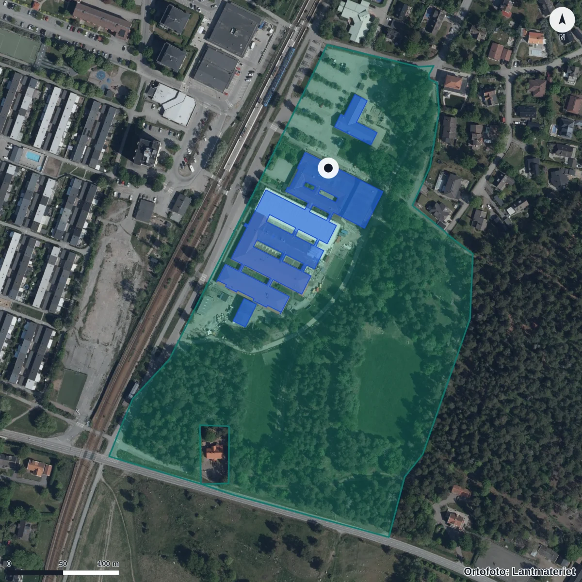 Flygbild över Holmgårdens Förskola, ortofoto från Lantmäteriet