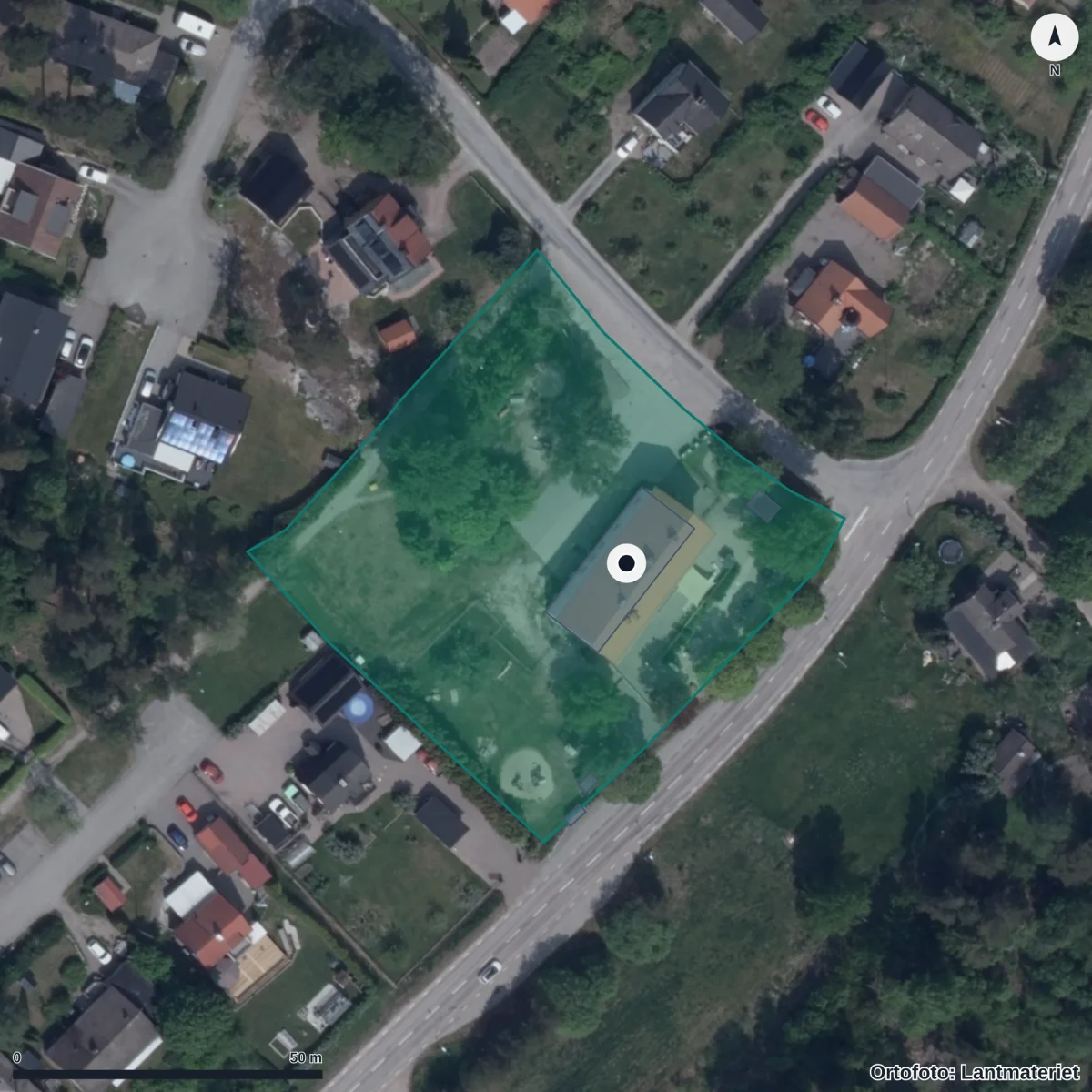 Flygbild över Tystberga Förskola, ortofoto från Lantmäteriet