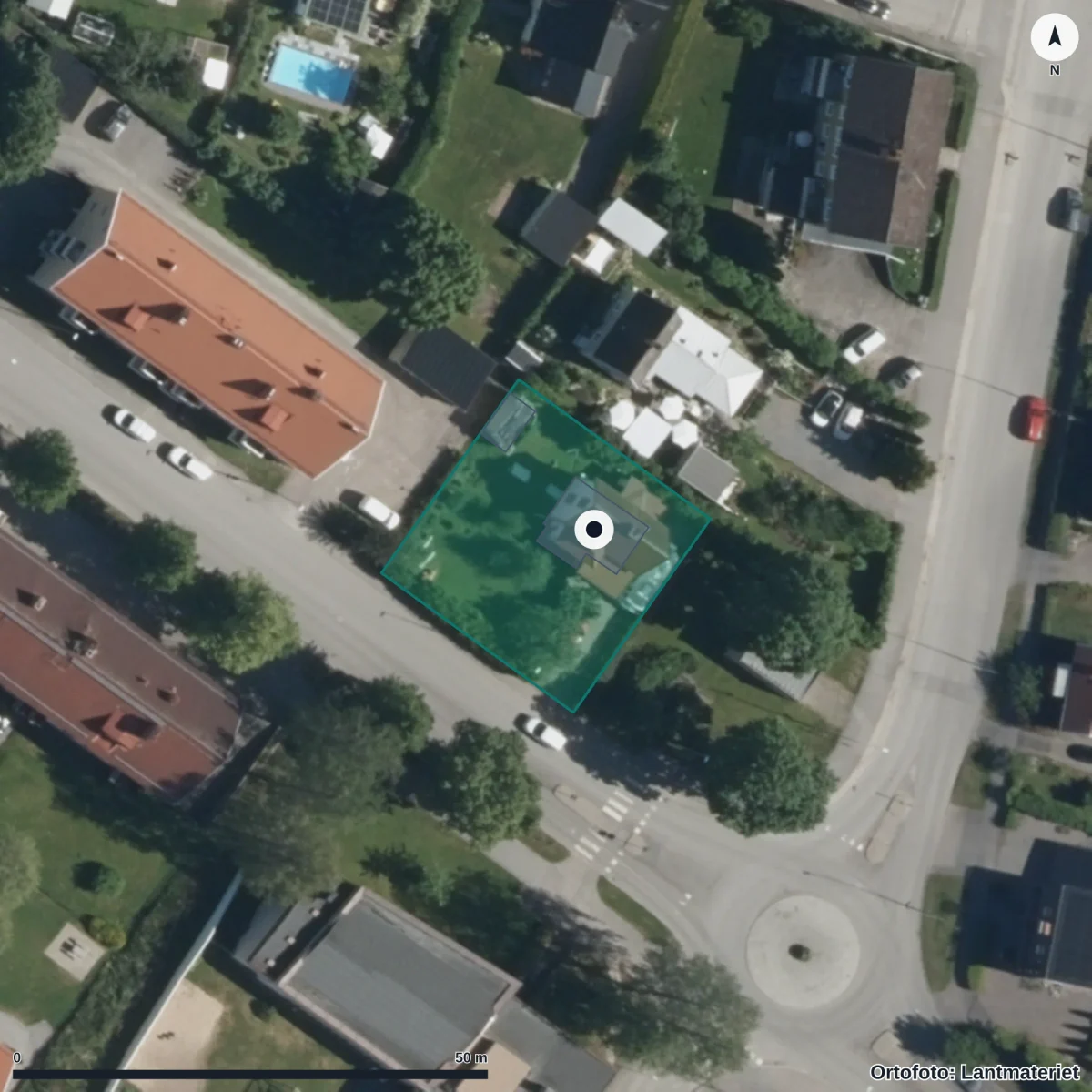 Flygbild över Förskolan Påfågeln, ortofoto från Lantmäteriet