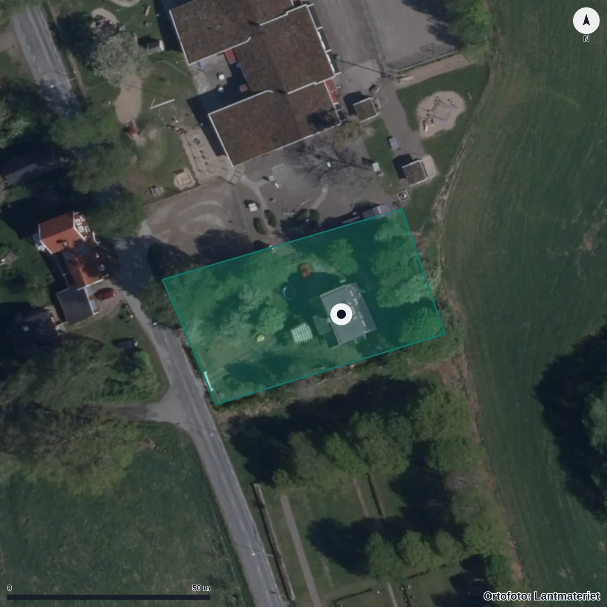 Flygbild över Snavlunda Förskola, ortofoto från Lantmäteriet