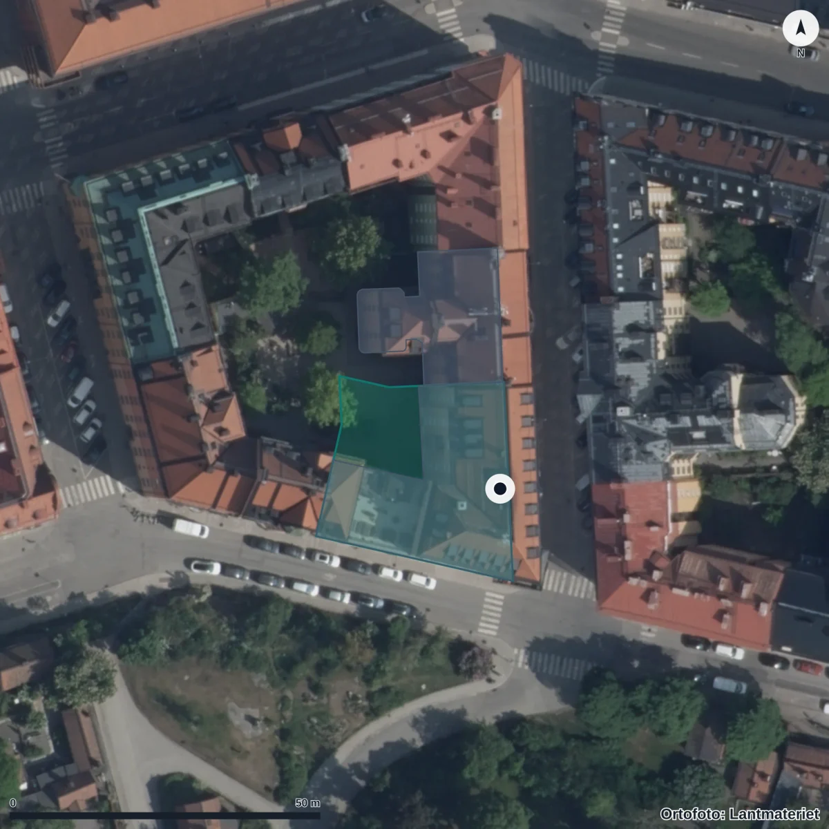 Flygbild över Förskolan Vita Bergen, Pysslingen, ortofoto från Lantmäteriet