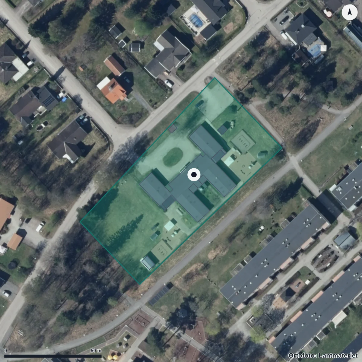 Flygbild över Tjärna Förskola, ortofoto från Lantmäteriet