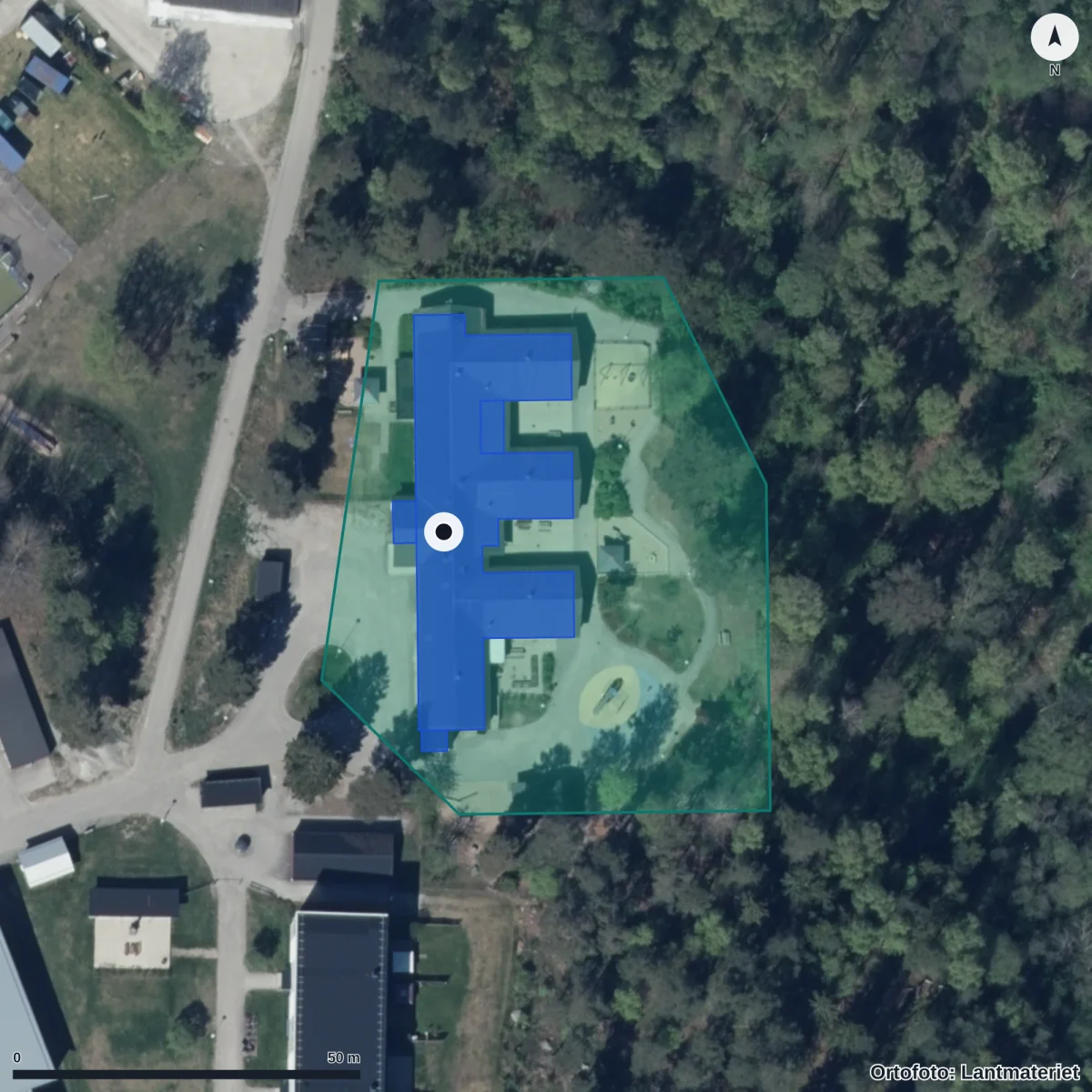 Flygbild över Håstahöjdens Förskola, ortofoto från Lantmäteriet