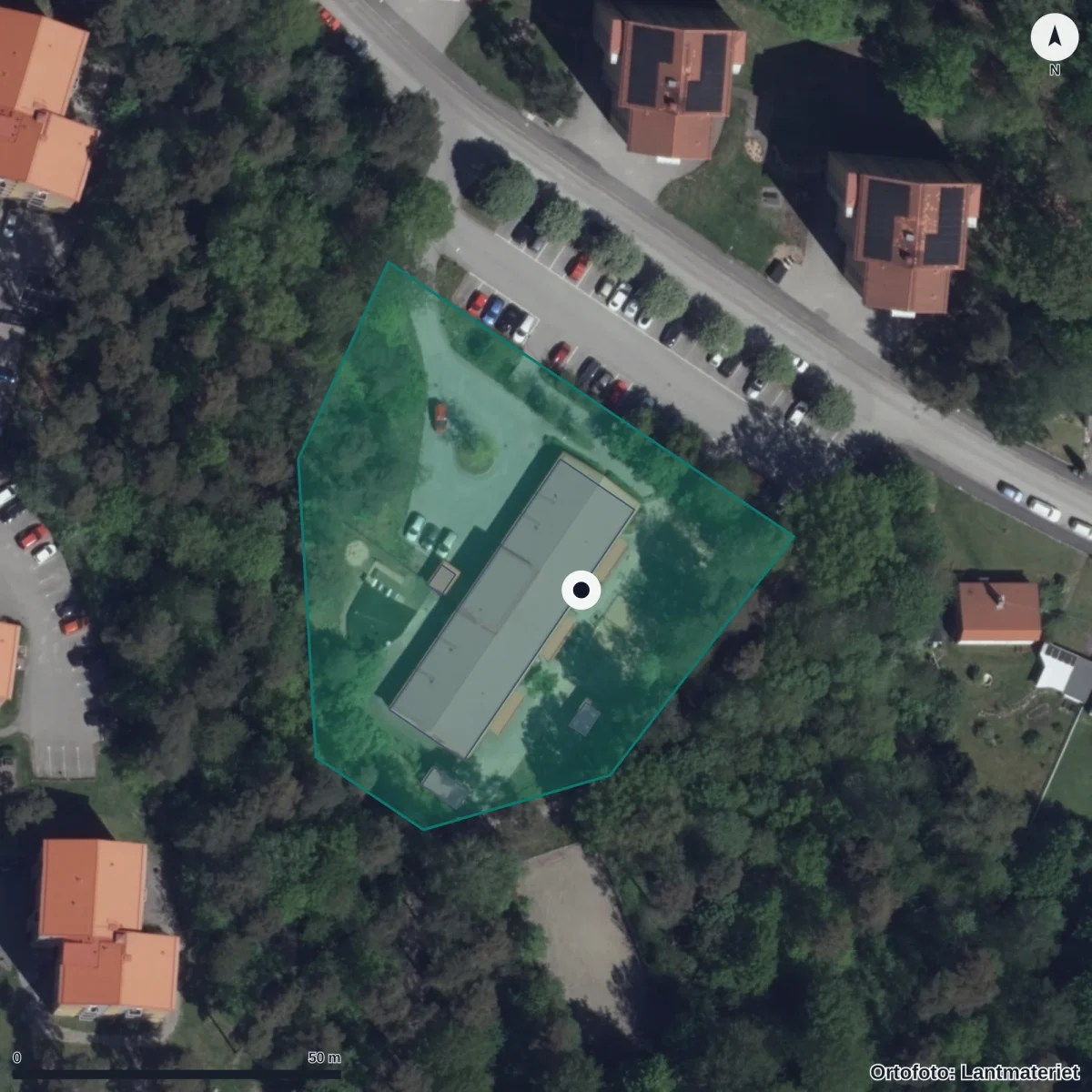 Flygbild över Hällegårdens Förskola, ortofoto från Lantmäteriet