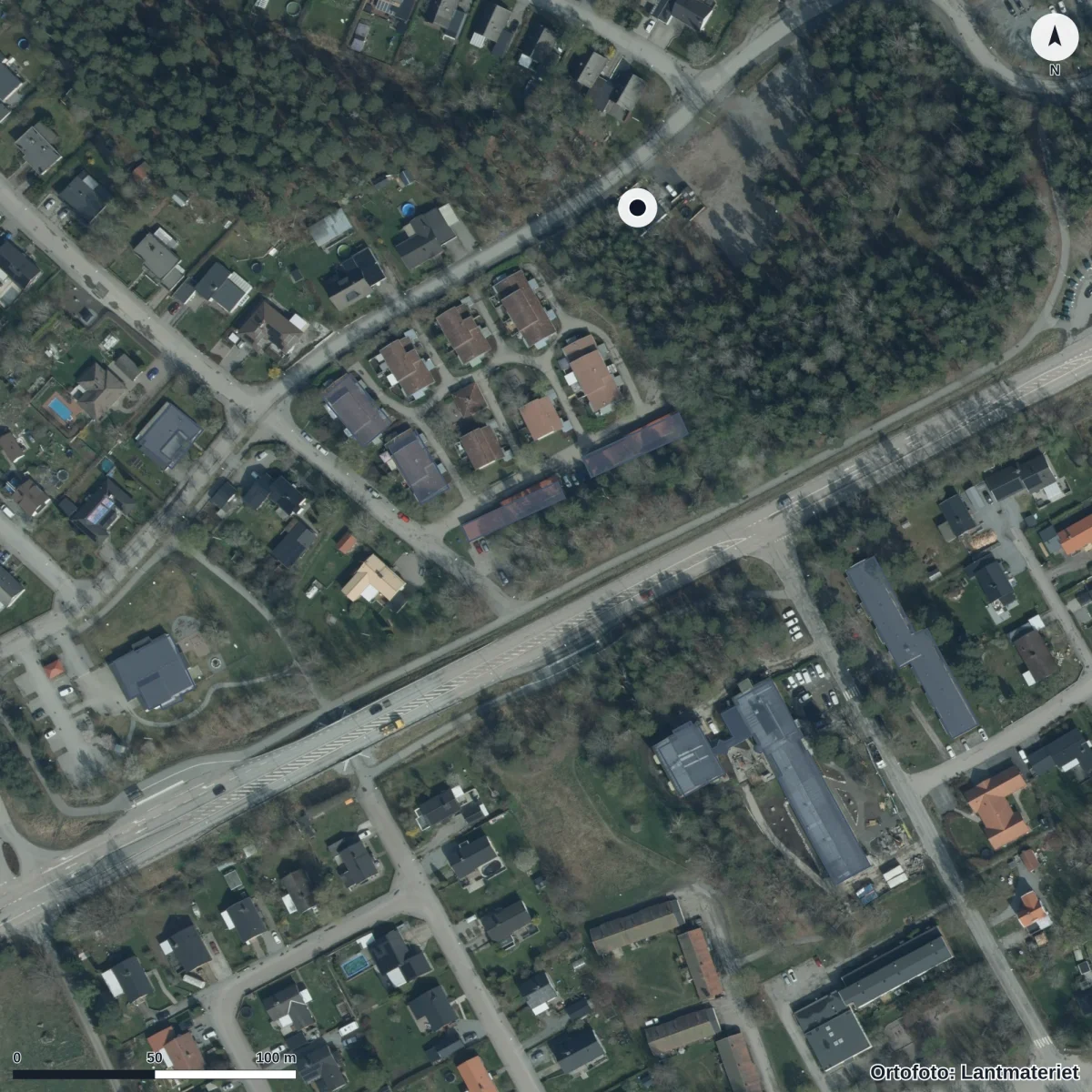 Flygbild över Hummelsta Förskola, ortofoto från Lantmäteriet