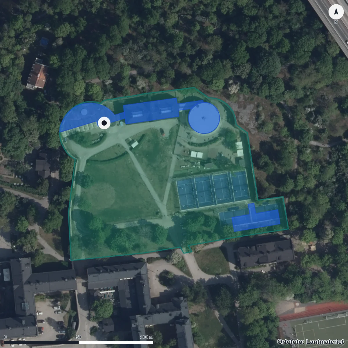 Flygbild över Förskolan Långholmen, Pysslingen, ortofoto från Lantmäteriet