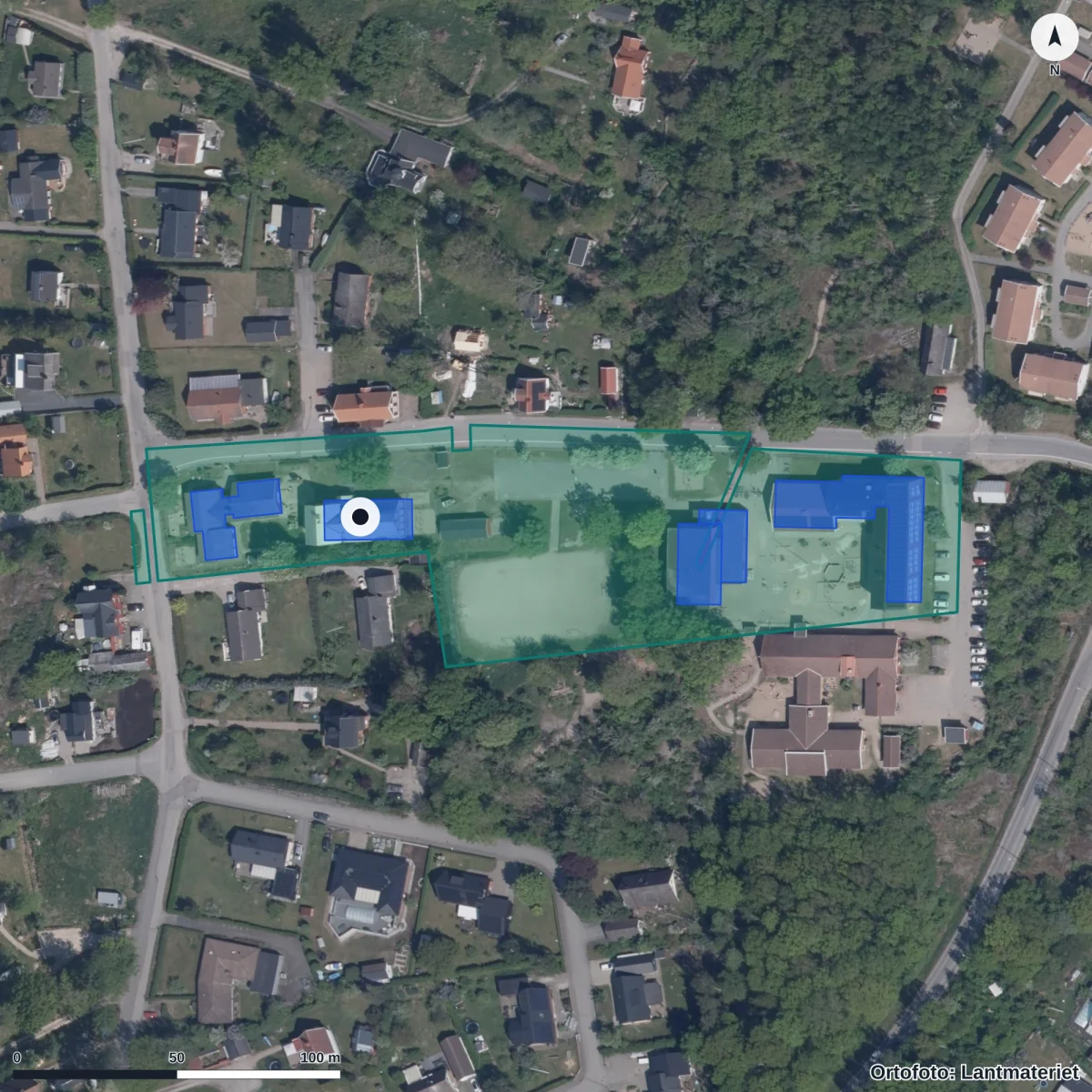 Flygbild över Hasslö Förskola, ortofoto från Lantmäteriet