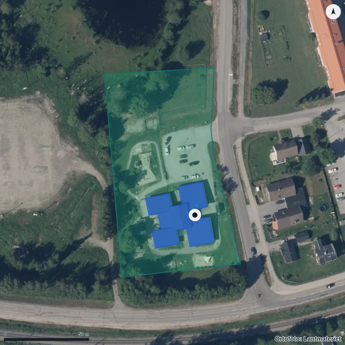 Flygbild över Lilltjärnens Förskola, ortofoto från Lantmäteriet