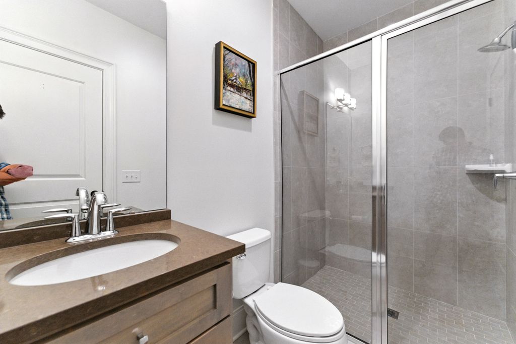 Lower level full bath