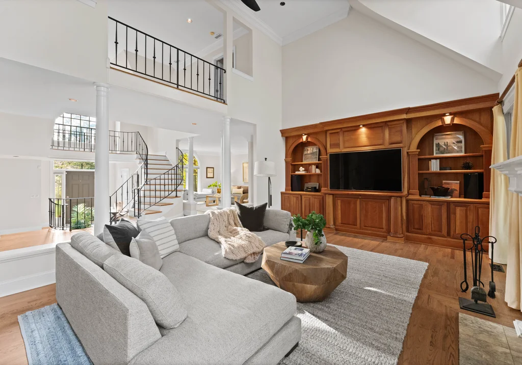 Oglukian Road_Int-08