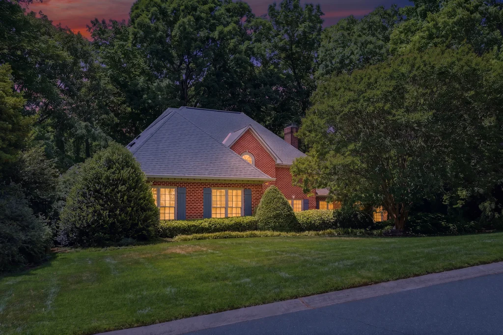4145MoorlandDr_Ext_002_twilight