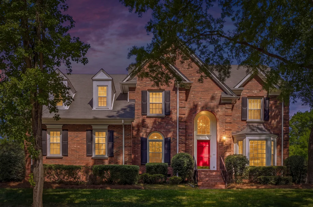 7006DarnleyPl_Ext_004_twilight