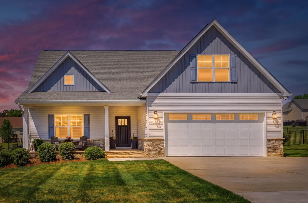 176StaffordShireDr_Ext_002_twilight