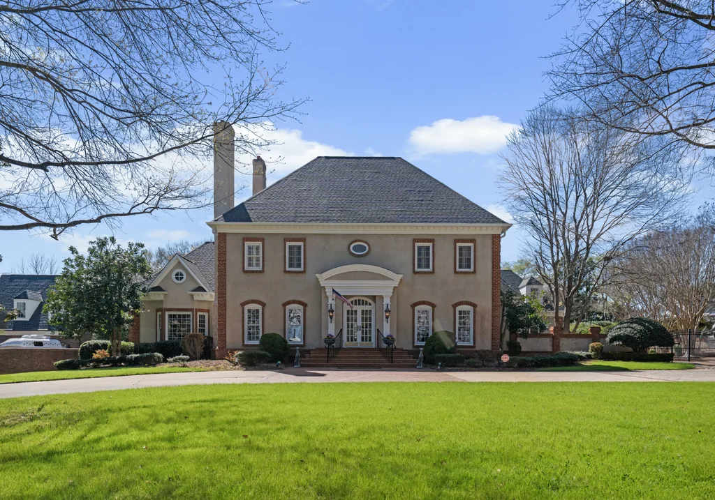 Winged Bourne_Ext-01