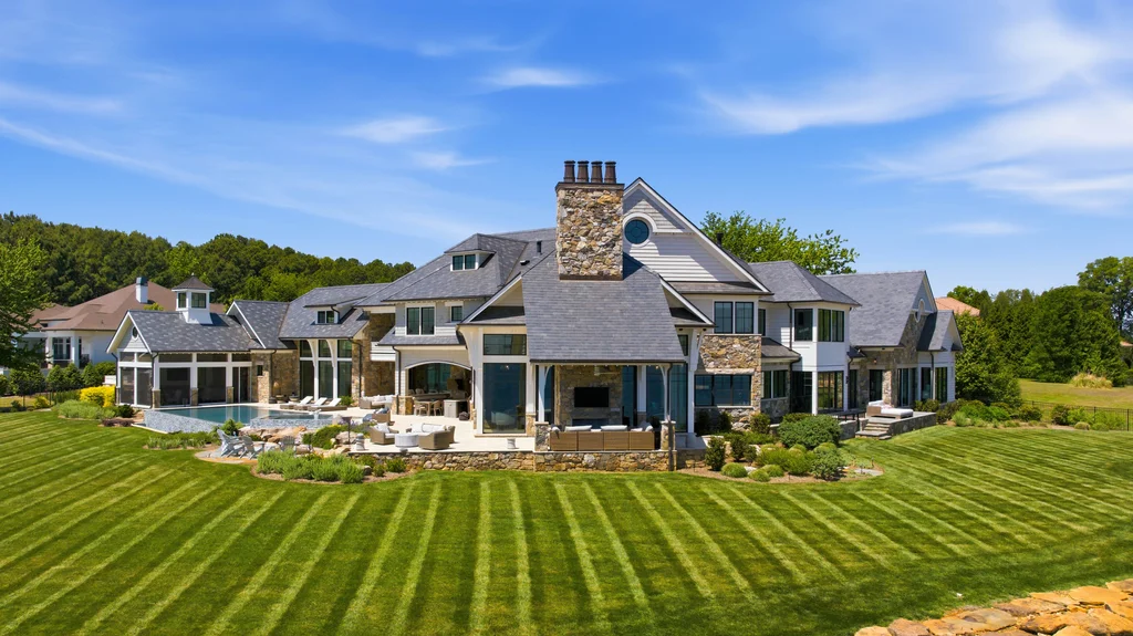 8515NormanEstatesDr_Drone_004