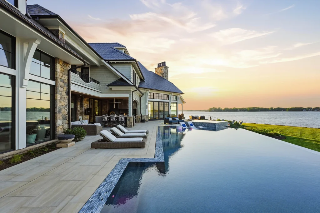 8515NormanEstatesDr_Ext_001